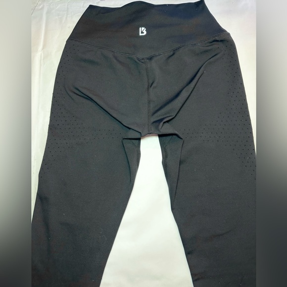 Buffbunny Allure High Waisted Perforated Crop Leggings Black Size Small - Picture 5 of 5